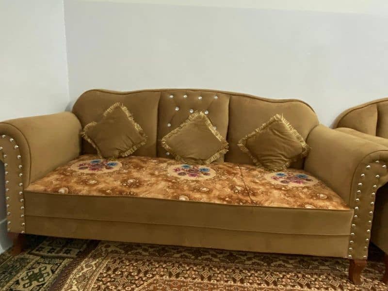 sofa set / wooden with cushioning 1