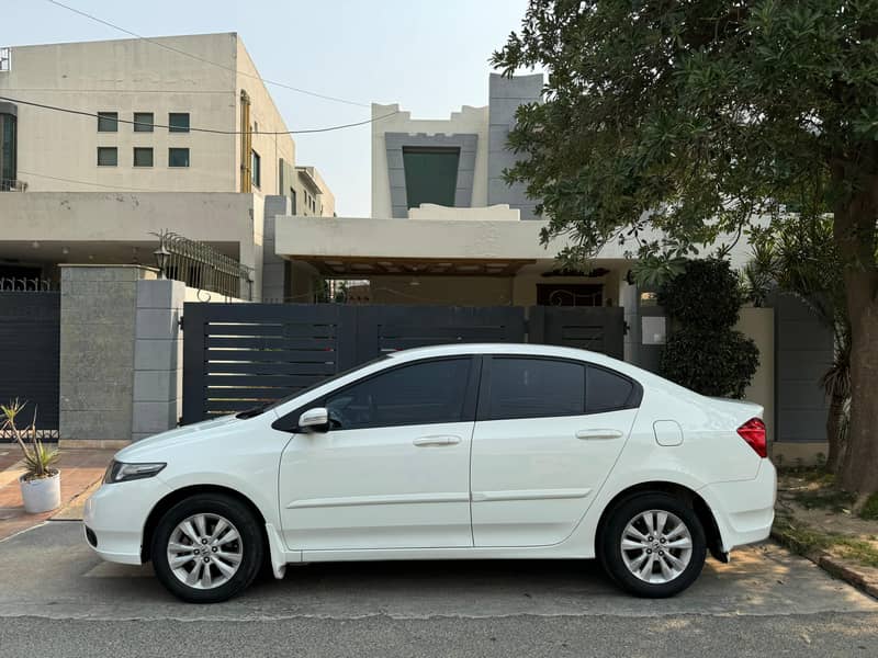 Honda City IVTEC 2017 Aspire 1.5 Manual 3