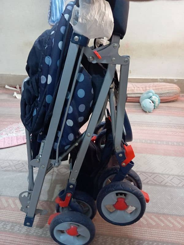 Stroller pram for sale in nazimabad 5