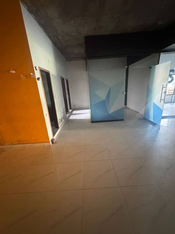 [Original pics] 1 kanal 1st floor Furnished/Non Furnished near Emporium 5