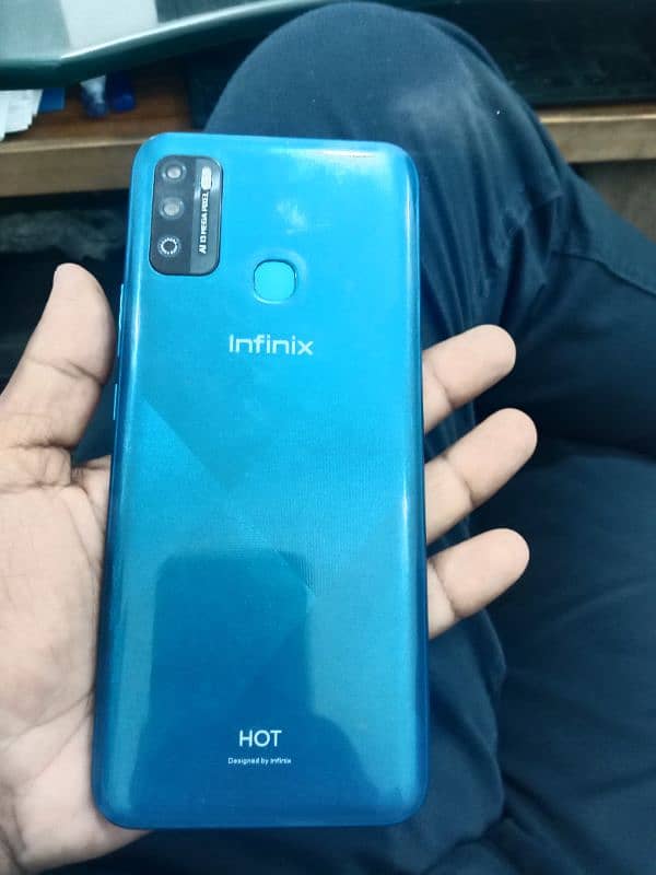 Infinix hot 9 play good condition 4/64 with only box 4