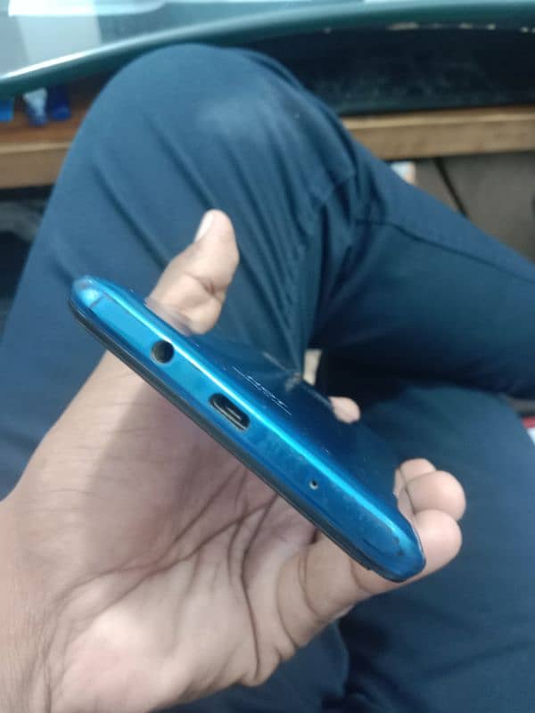 Infinix hot 9 play good condition 4/64 with only box 7