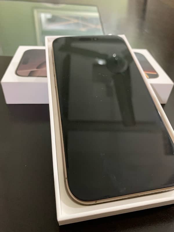 Iphone 16 pro max Hk physical dual non pta 4 months sim time 2