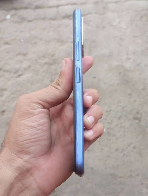 Vivo Y21 4