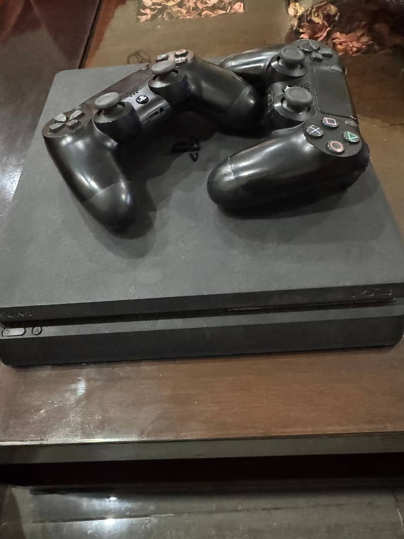 PS4 slim with 2 controllers + 2 Games (not Jail break) 1