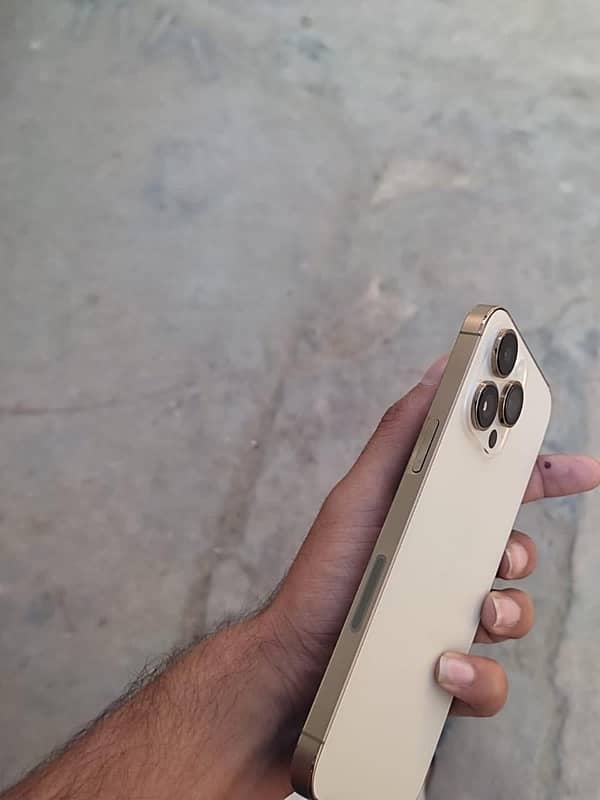 iPhone 14 Pro Max 512 Gold 4