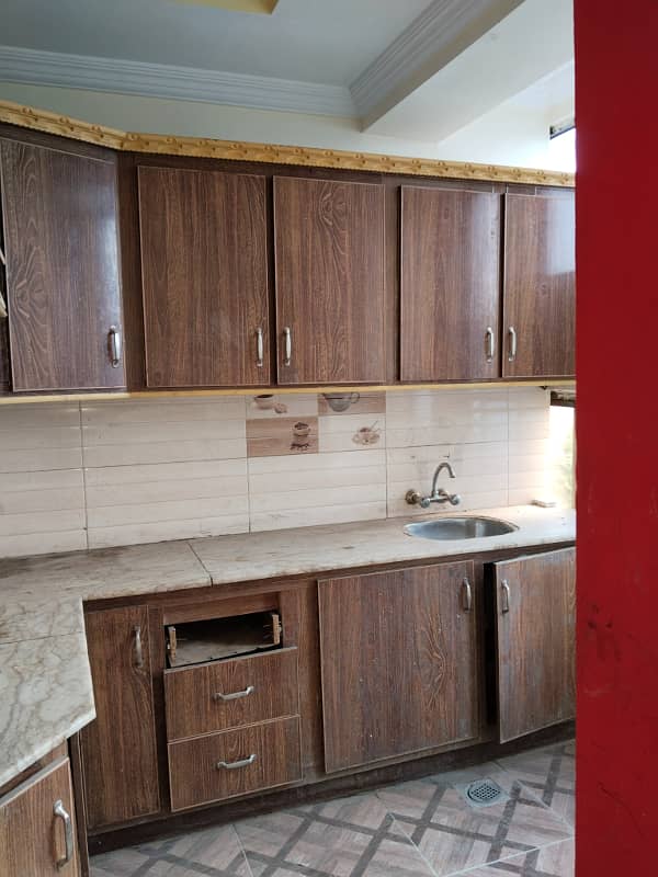 Ghouri town pH 4c2 Falt For Rent water electrity Available 4