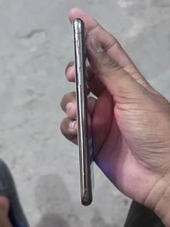 i phone xs 256 gb pta approved . battery health  77