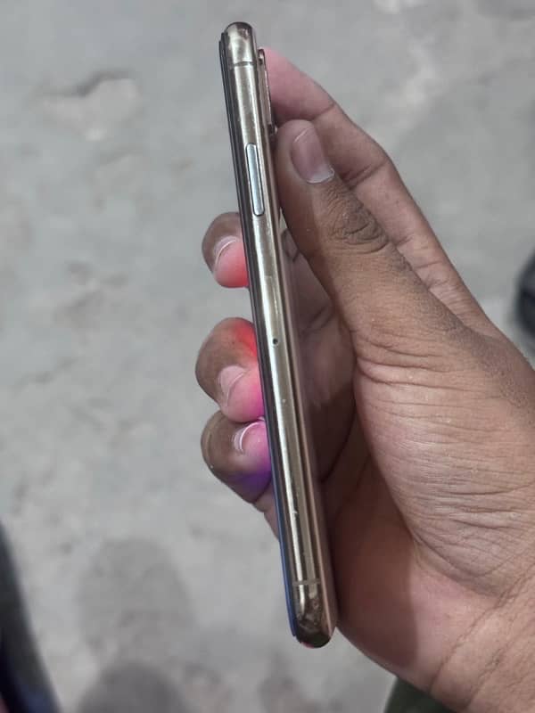 i phone xs 256 gb pta approved . battery health  77 5