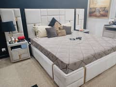 Double bed set with outomen.