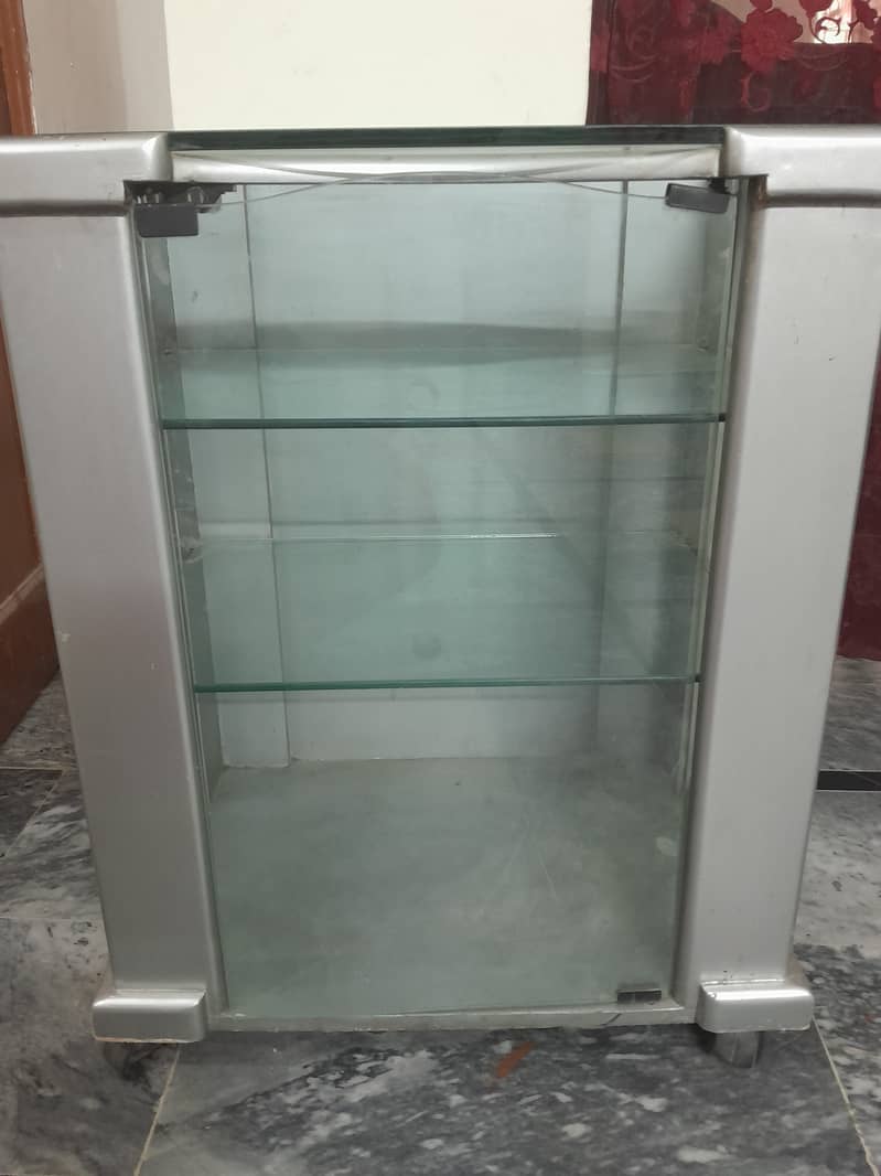 A glass Showcase trolley 4