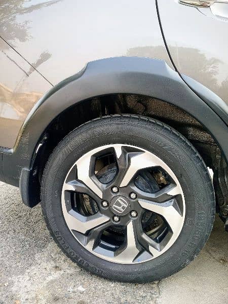 Honda BR-V 2017 in genuine condition 12