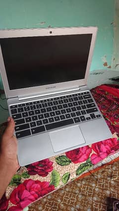 Samsung laptop (2/16)