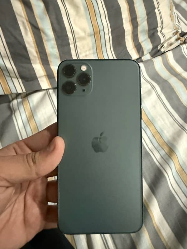 Apple Iphone 11 Pro Max (256 GB/ Pta Approved) Water pack 1