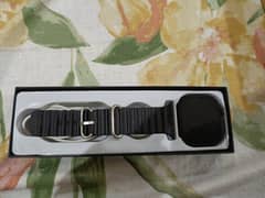 Smart watch slightly used amazing condition with box and charger