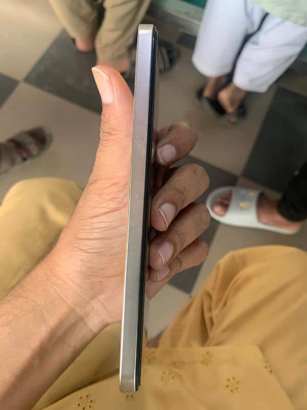 vivo V25e Urgent sale 3