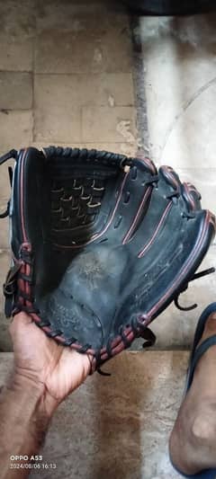 Baseball gloves