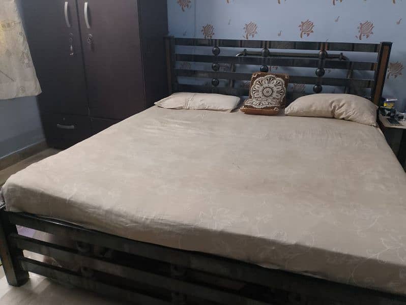 Master-Size Iron King Bed with Mattress & Iron Dressing Mirror 4