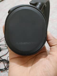 Steelseries arctis 3 gaming headphone with accessories