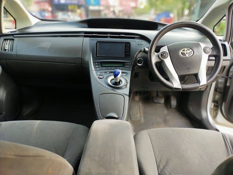 Toyota Prius 2014 7