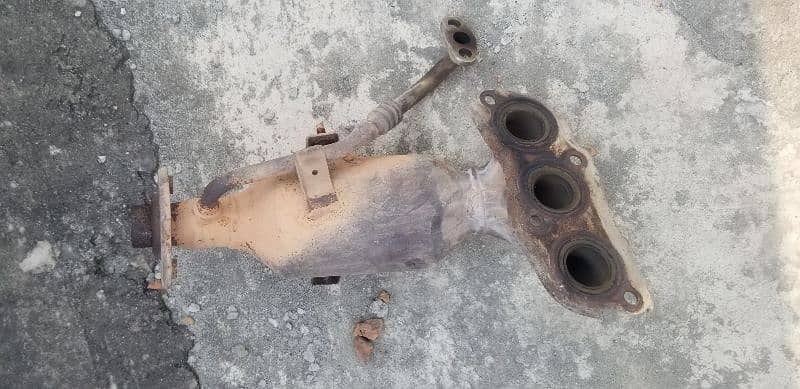 cat casing of vitz car 2006 model 2