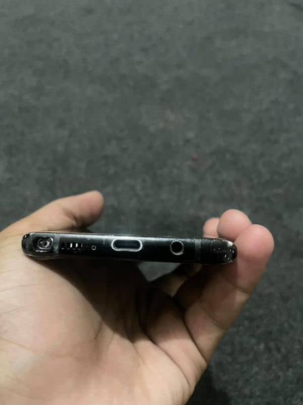 Samsung Galaxy Note 8 with charger and original spen 11