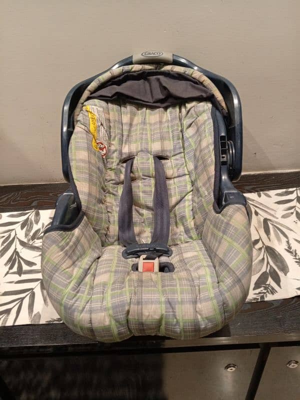 Graco carry cot/ car seat for sale 0