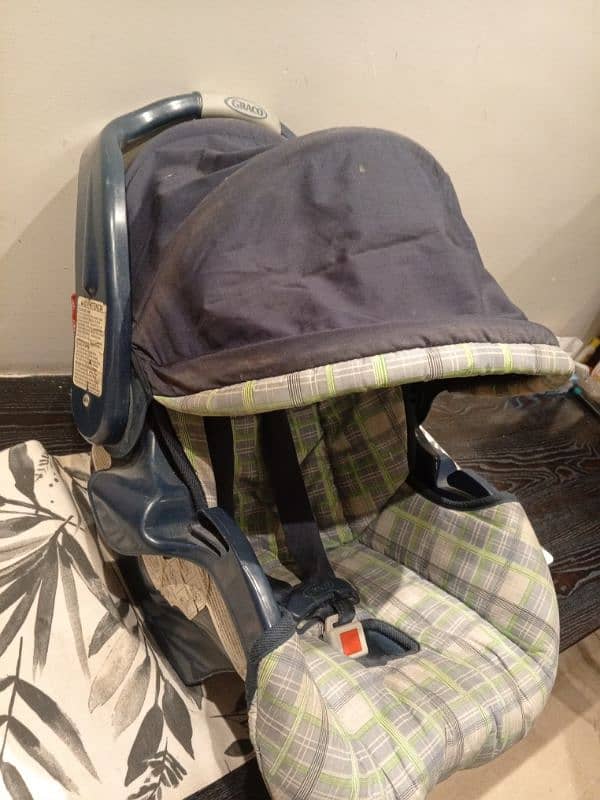 Graco carry cot/ car seat for sale 1