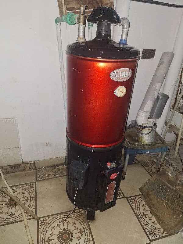 Gyser Gas + Electric 30 Ltr just like new 2