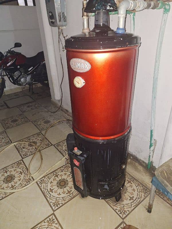 Gyser Gas + Electric 30 Ltr just like new 3