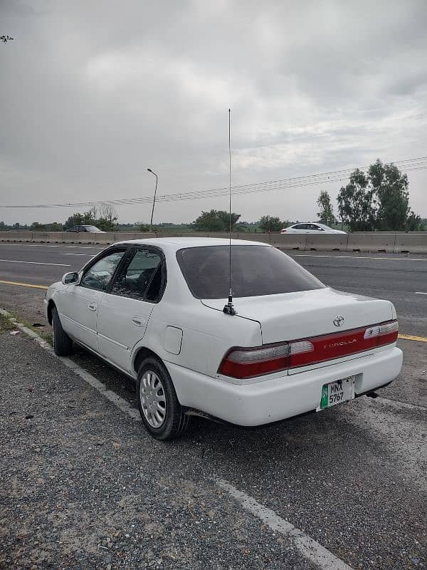 Toyota Corolla XE 2000 3