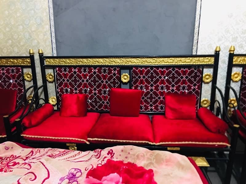 Iron sofa 5 seater very good condition 0