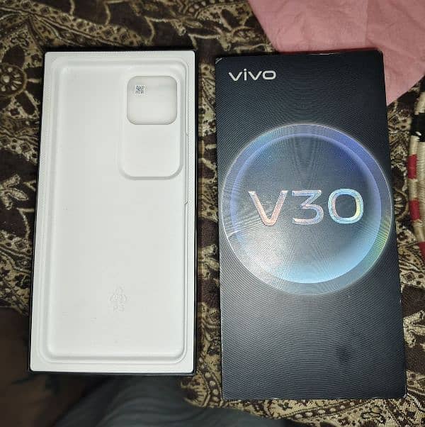 Vivo V30 12 GB Ram 256  GB Rom Snapdragon 7 gen 3 process Lush condi 6