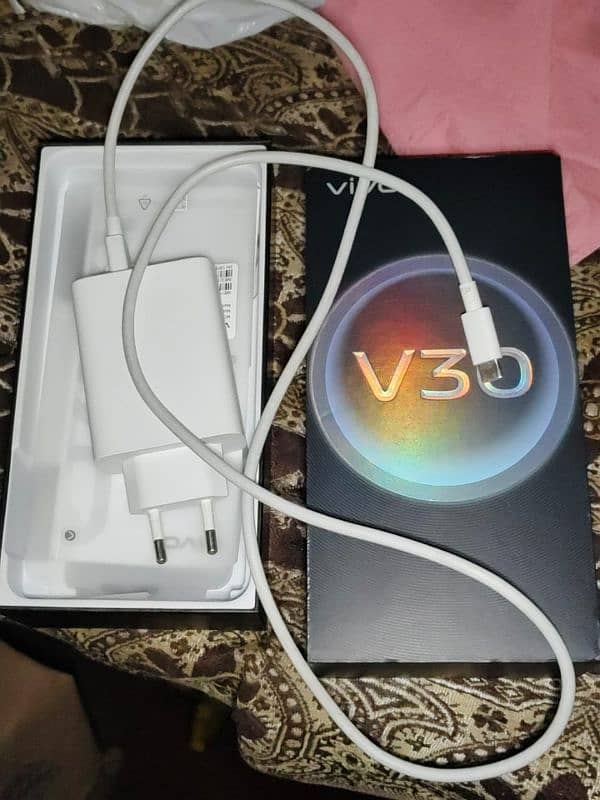 Vivo V30 12 GB Ram 256  GB Rom Snapdragon 7 gen 3 process Lush condi 8