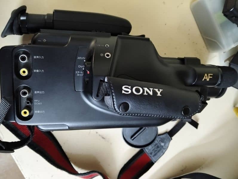 Sony video and recording camera Model NO. CCD-F300 3