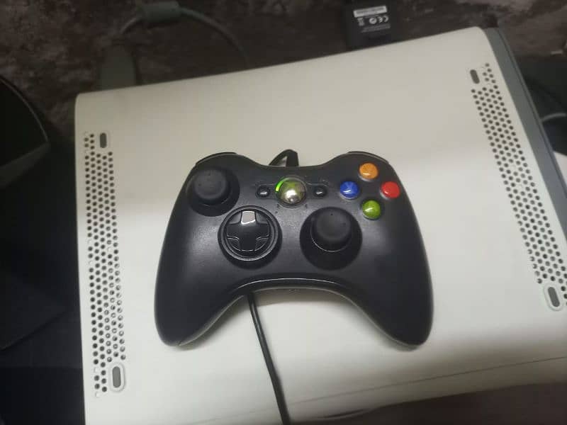 xbox 360 500gb with 2 controllers 3