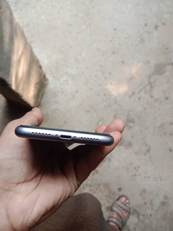 iPhone 11 64 GB factory unlock 4