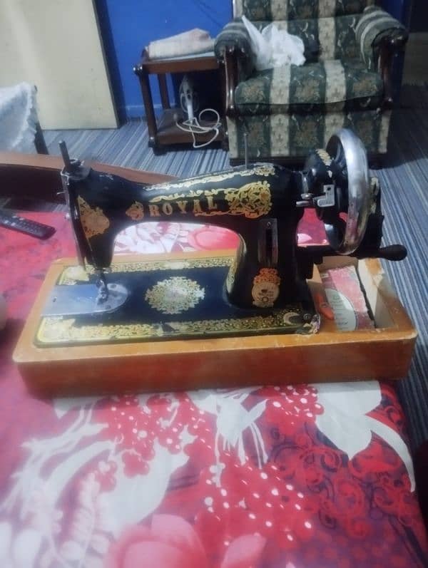 Sewing machine Royal company 1