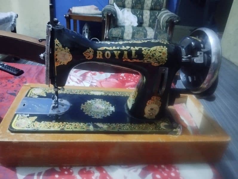 Sewing machine Royal company 2