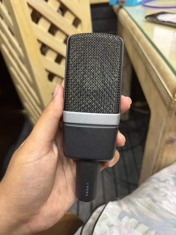 AKG C214 Mic 1