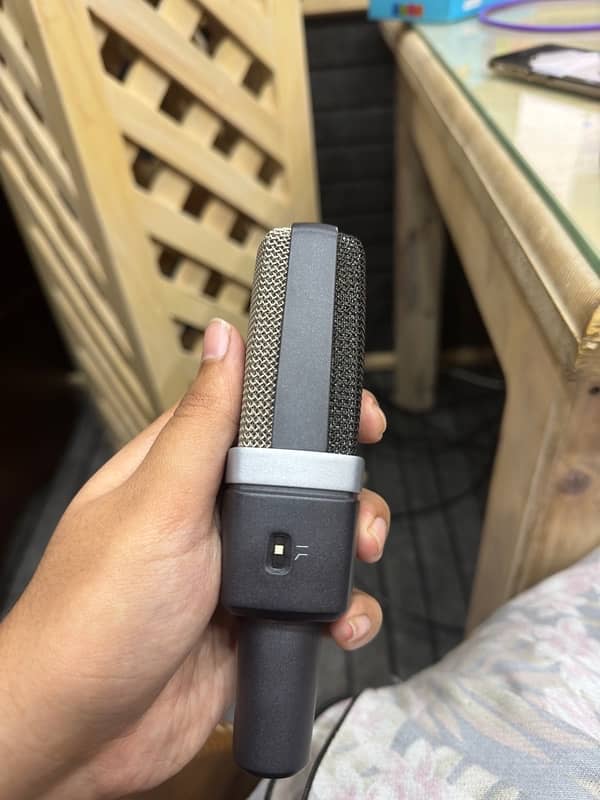 AKG C214 Mic 3