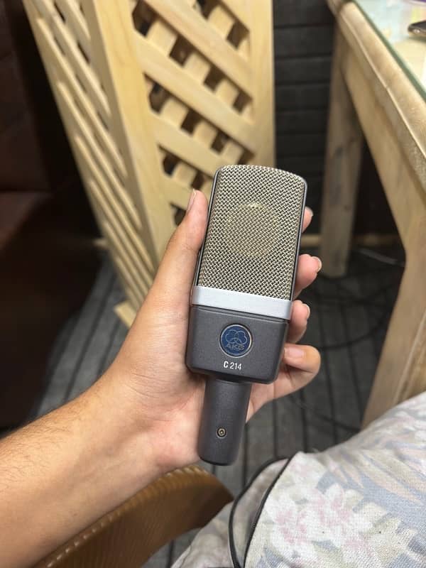 AKG C214 Mic 4