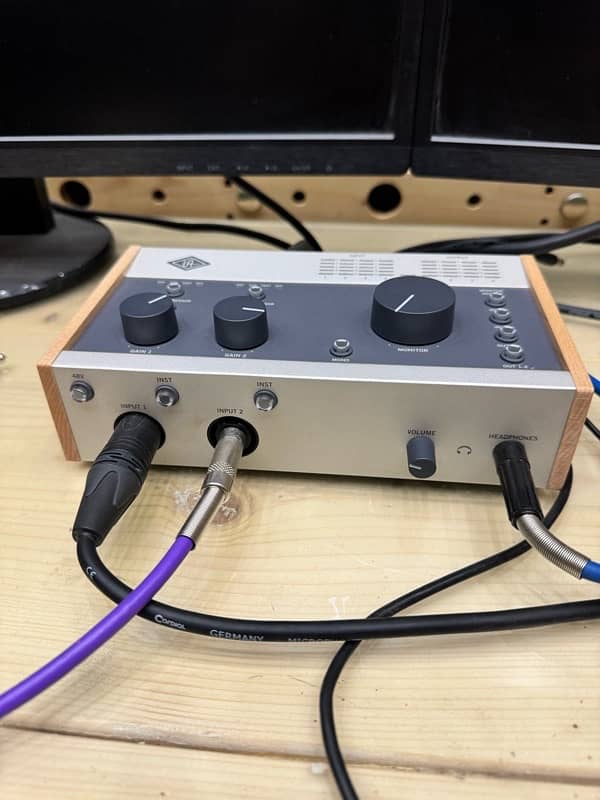 Universal Audio UA Volt 476 Audio Interface 3