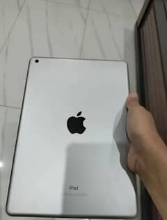 iPad 5th Generation 32GB (9.7 inch middle east version)