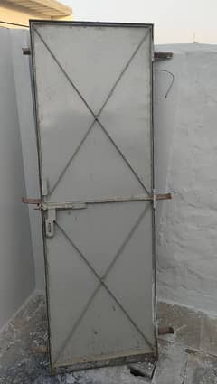 Bathroom door (Iron)