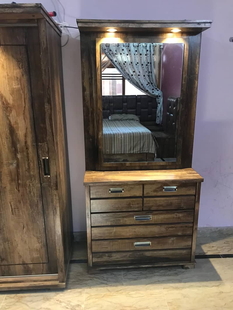 Bedroom Set for Sale – Stylish and Excellent Condition 6