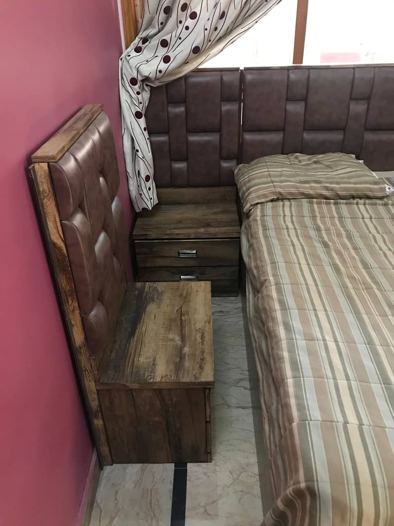 Bedroom Set for Sale – Stylish and Excellent Condition 8