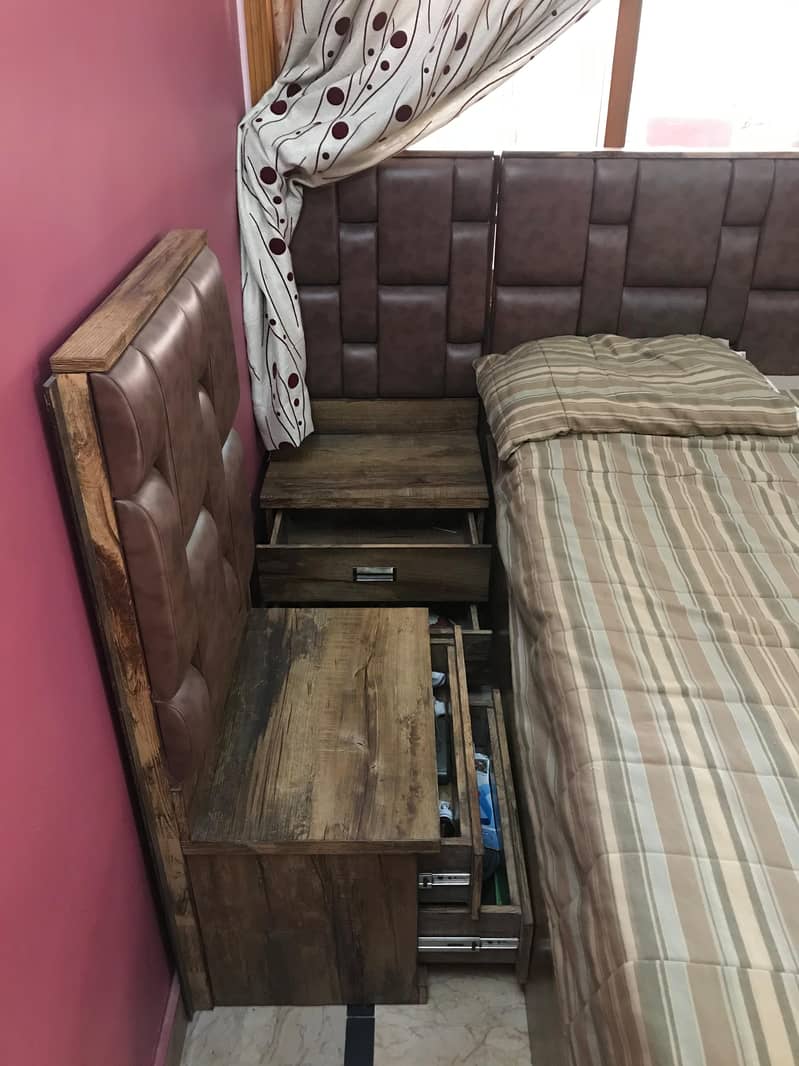 Bedroom Set for Sale – Stylish and Excellent Condition 9