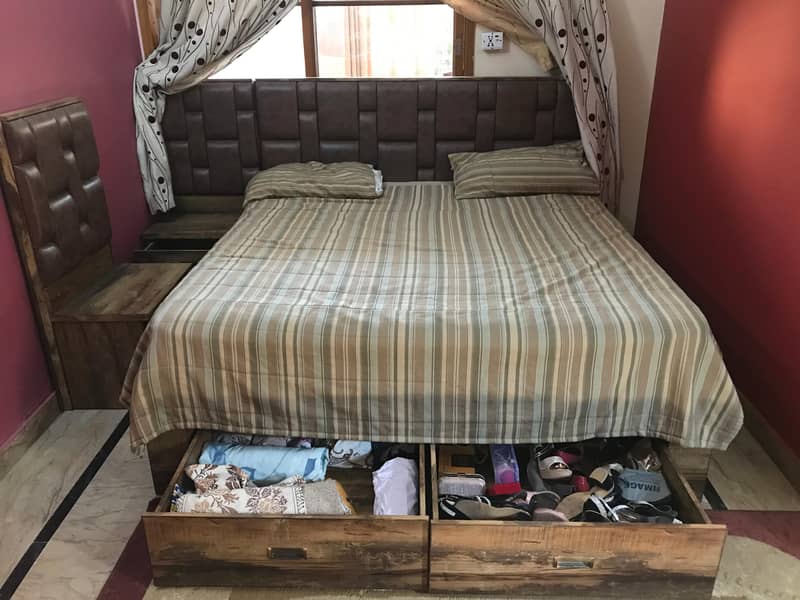 Bedroom Set for Sale – Stylish and Excellent Condition 10