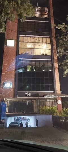 commercial building for rent in gulberg for software house+call centre and other big multinational company setup